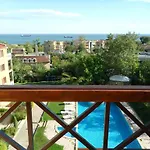 Sea Park Homes Neshkov アパートホテル ヴァルナ